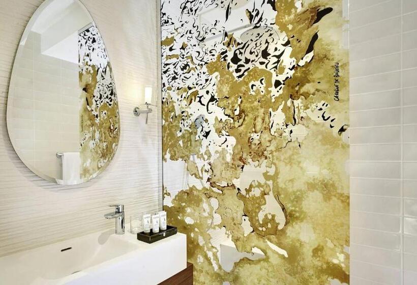 اتاق اجرایی با تخت بزرگ, La Caserne Chanzy Hotel & Spa, Autograph Collection