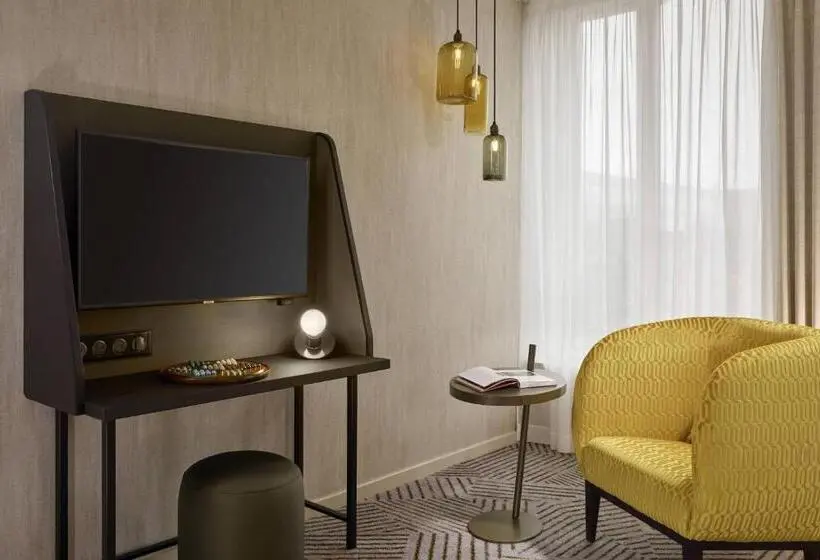 اتاق اجرایی با تخت بزرگ, La Caserne Chanzy Hotel & Spa, Autograph Collection