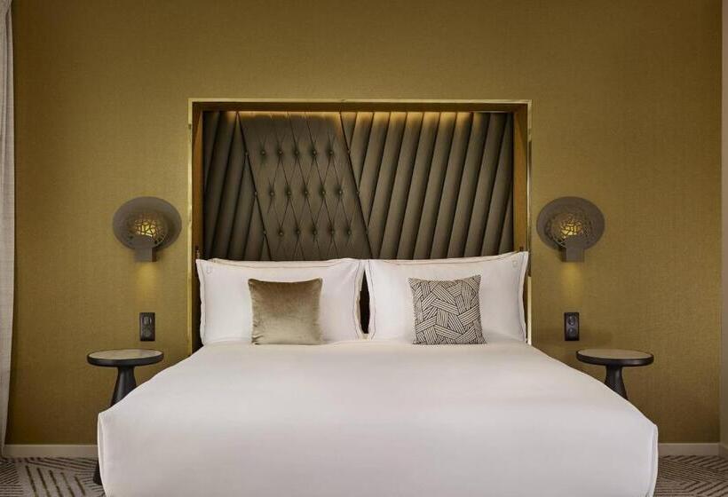 اتاق اجرایی با تخت بزرگ, La Caserne Chanzy Hotel & Spa, Autograph Collection