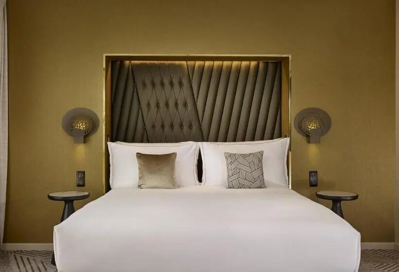 اتاق اجرایی با تخت بزرگ, La Caserne Chanzy Hotel & Spa, Autograph Collection