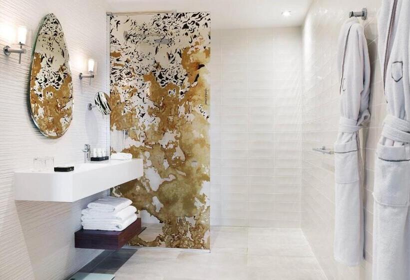 اتاق اجرایی با تخت بزرگ, La Caserne Chanzy Hotel & Spa, Autograph Collection