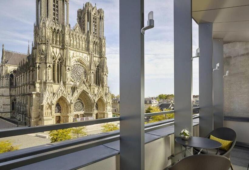 اتاق اجرایی با تخت بزرگ, La Caserne Chanzy Hotel & Spa, Autograph Collection