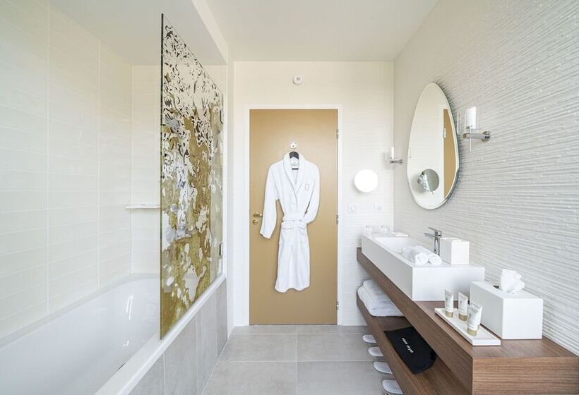 سوئیت جونیور با چشمانداز, La Caserne Chanzy Hotel & Spa, Autograph Collection