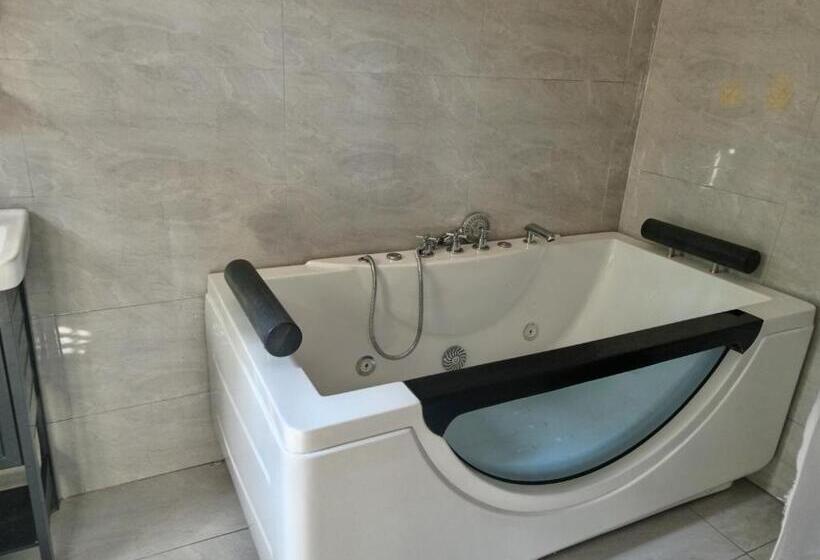 디럭스 스위트, Matt Bed And Breakfast