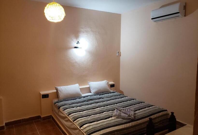 Трехместный Номер Стандарт Вид на Бассейн, Riad Hotel Les Flamants