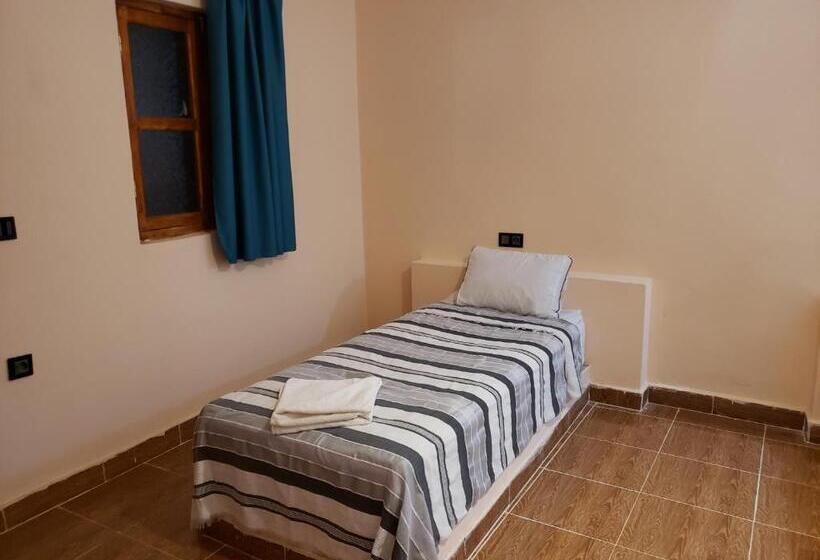 اتاق استاندارد سه تخته با چشم‌انداز استخر, Riad Hotel Les Flamants