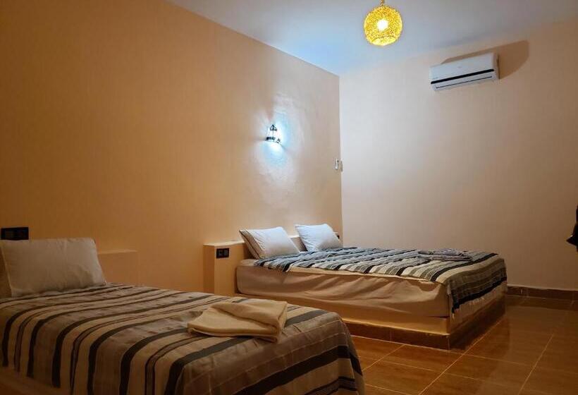 اتاق استاندارد سه تخته با چشم‌انداز استخر, Riad Hotel Les Flamants