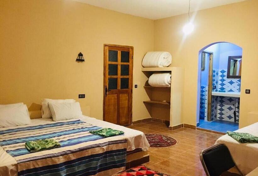 اتاق استاندارد سه تخته با چشم‌انداز استخر, Riad Hotel Les Flamants