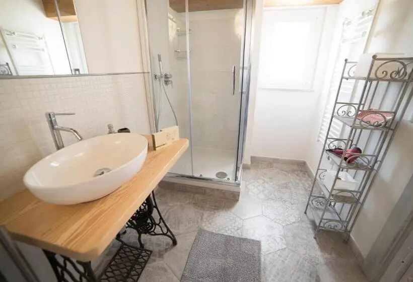 Superior Neljän Hengen Huone, Aria Di Vico Apart