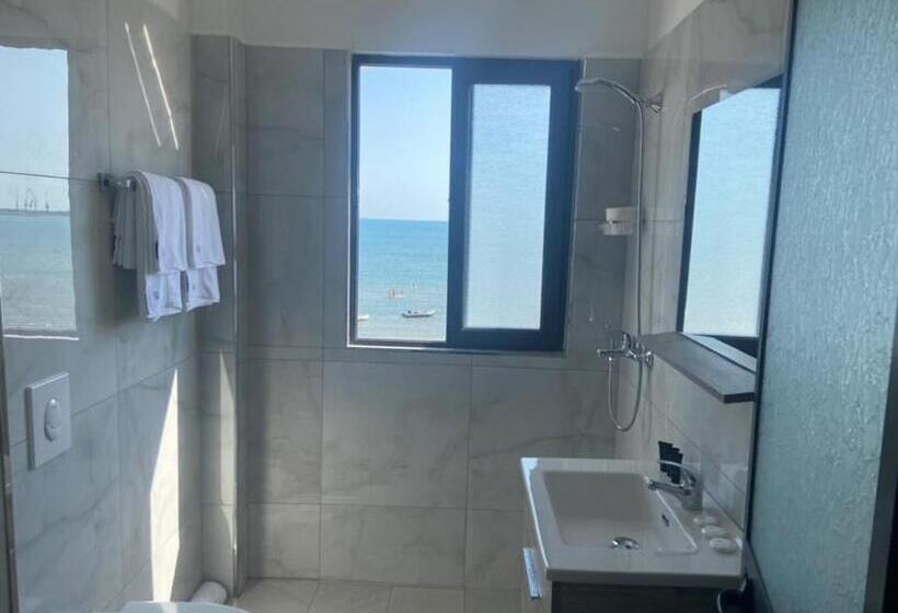 Triple Room Sea View, Tirona