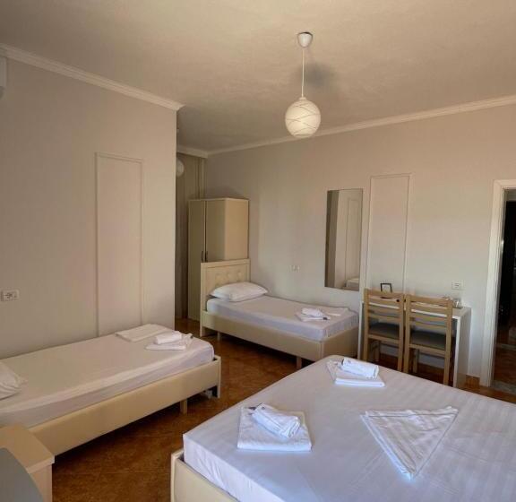 غرفة قياسية رباعية مطلة على البحر, Tirona