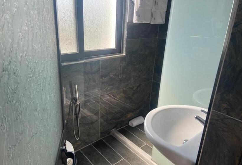 غرفة قياسية رباعية مطلة على البحر, Tirona