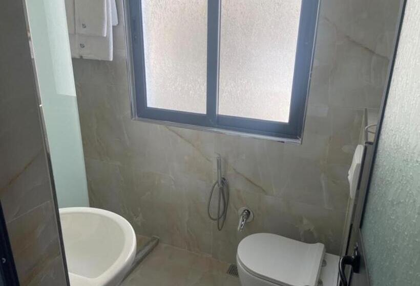 غرفة قياسية رباعية مطلة على البحر, Tirona