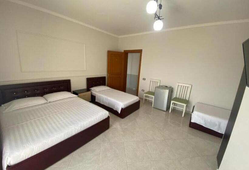 غرفة قياسية رباعية مطلة على البحر, Tirona