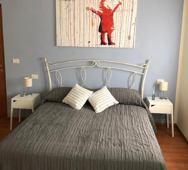 اتاق استاندارد سه نفره, Irides Rooms