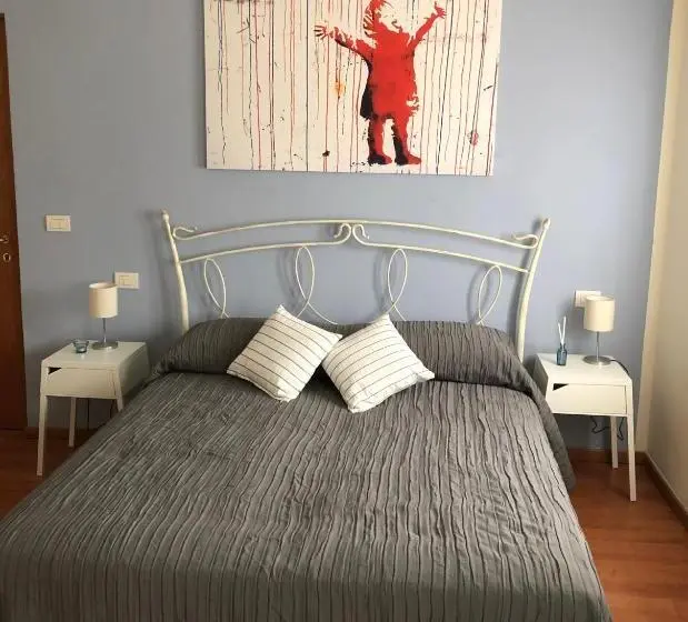 اتاق استاندارد سه نفره, Irides Rooms