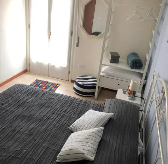 اتاق استاندارد چهار تخته, Irides Rooms
