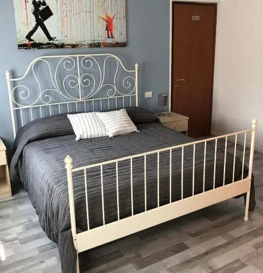 اتاق استاندارد یک نفره, Irides Rooms