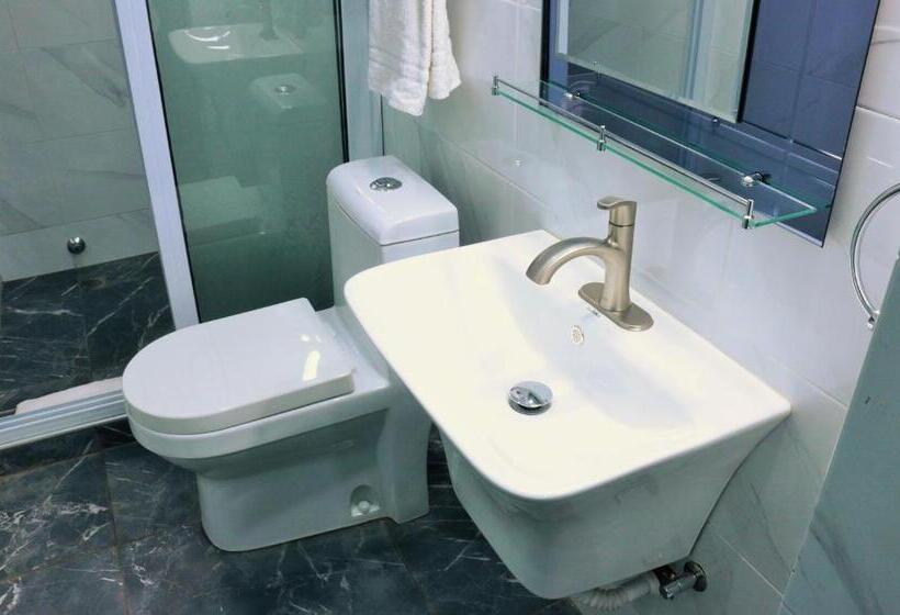 سوییت خانوادگی, Lady M Guest House