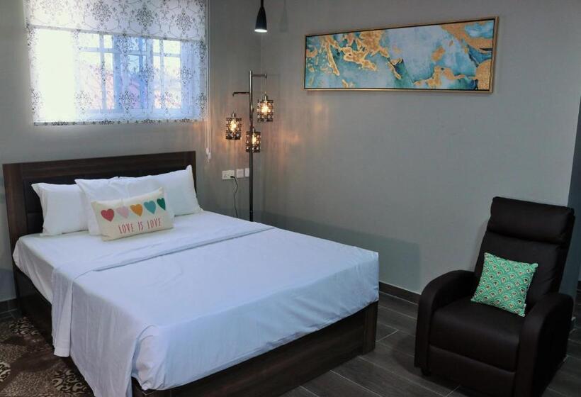 سوییت خانوادگی, Lady M Guest House