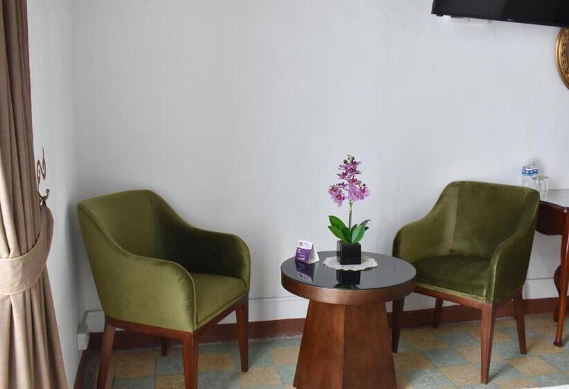 חדר לארבעה סטנדרטי עם מרפסת, Quinta Alhóndiga Galindo Hotel Boutique