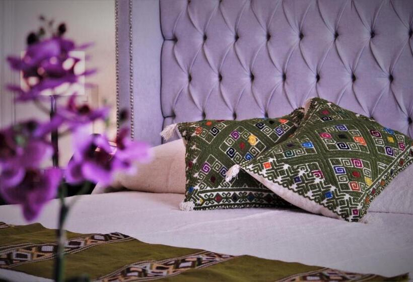 חדר לארבעה סטנדרטי עם מרפסת, Quinta Alhóndiga Galindo Hotel Boutique