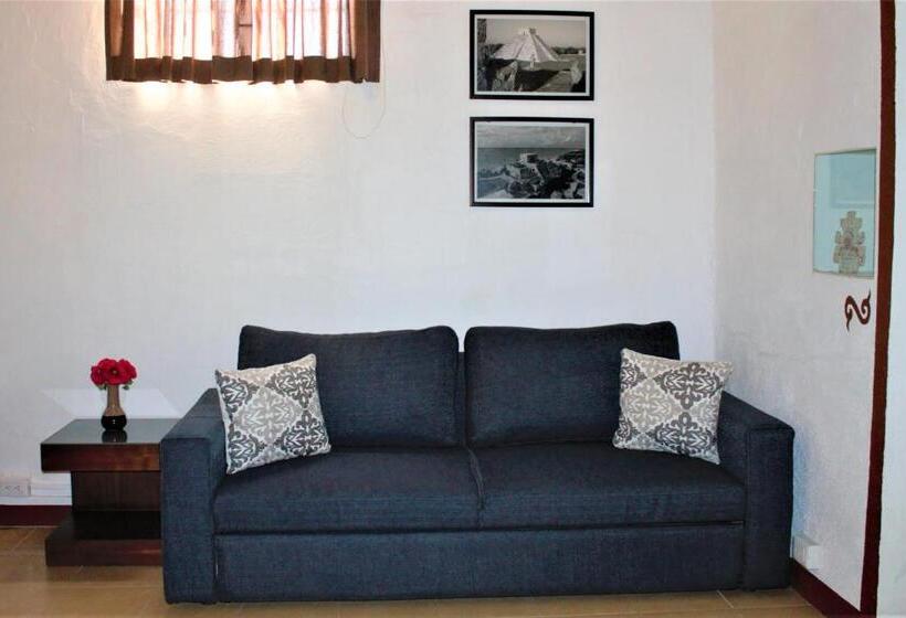 חדר לארבעה סטנדרטי עם מרפסת, Quinta Alhóndiga Galindo Hotel Boutique