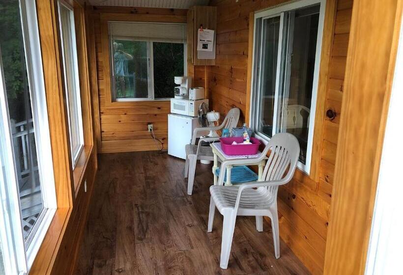 בקתה, West Winds Motel & Cottages