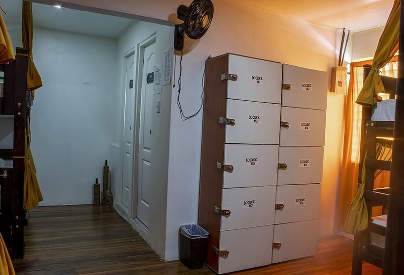 ルームシェアのワンベッド, Eco Stay Hostel