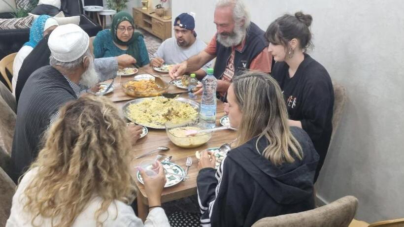 اتاق ساده سه‌ نفره, Hebron Hope Guesthouse