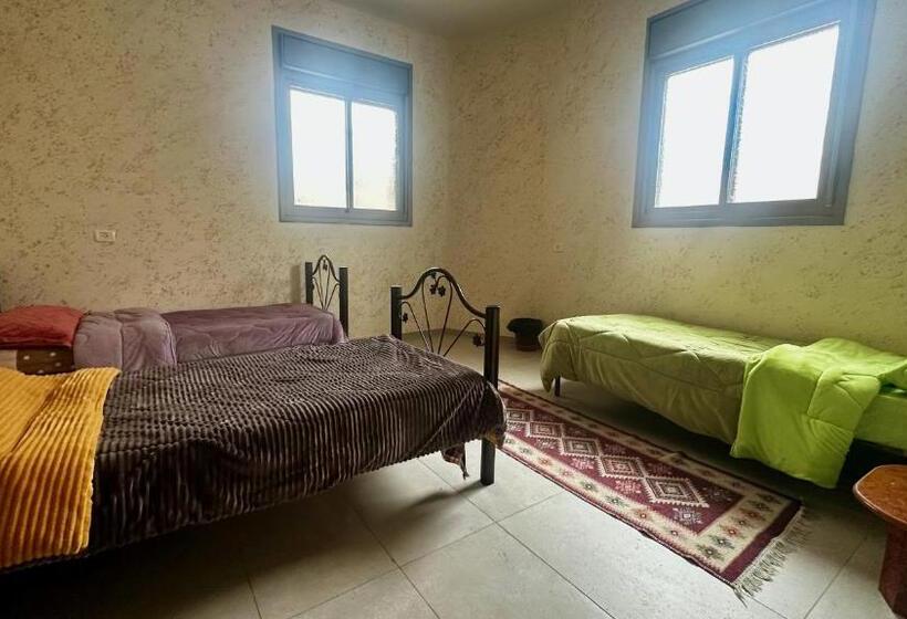 اتاق ساده سه‌ نفره, Hebron Hope Guesthouse