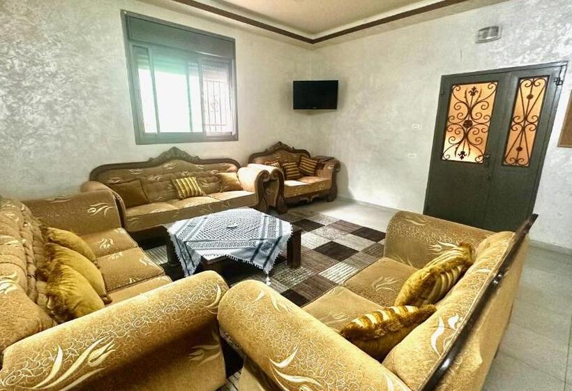 تختخواب در اتاق مشترک, Hebron Hope Guesthouse