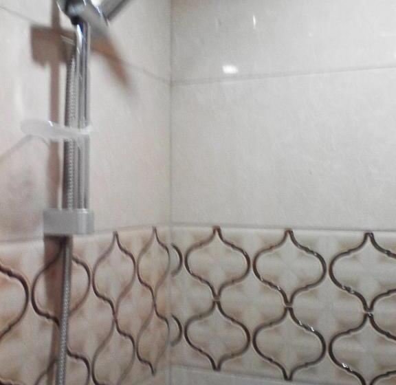 اتاق لوکس خانوادگی, Kapana