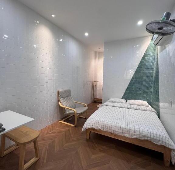 اتاق استاندارد, Meow Hotel & Cafe