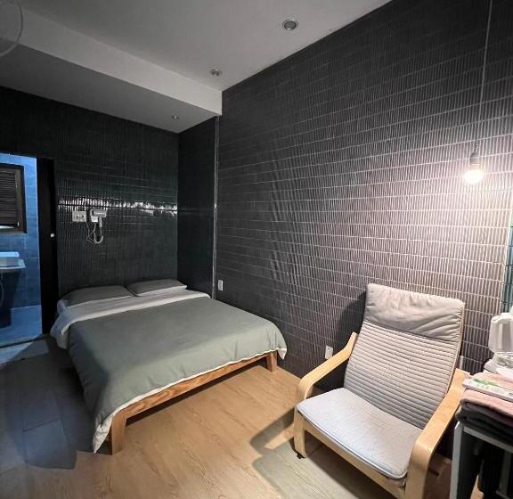 اتاق استاندارد, Meow Hotel & Cafe