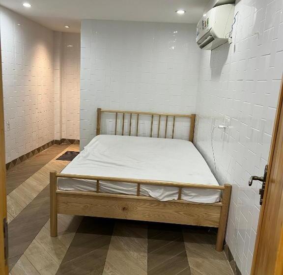 اتاق اکونومی, Meow Hotel & Cafe