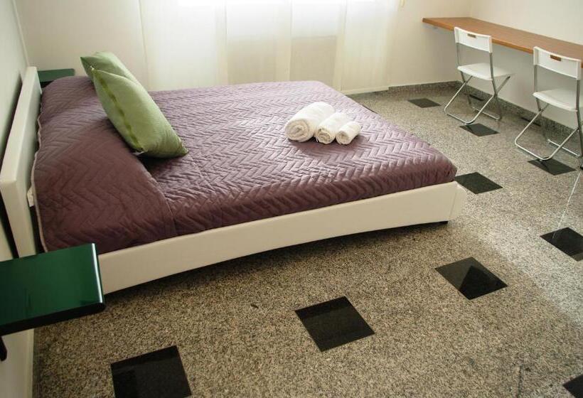 استودیوی استاندارد, Business Home Piazza Cesare Battisti B&b Residence