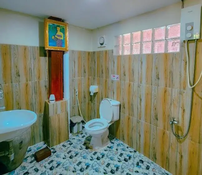 اتاق خانوادگی با چشم‌انداز باغ, Nary Garden