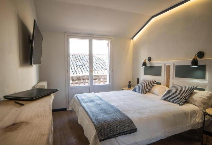 エコノミールーム, Alda Jolio Jaca