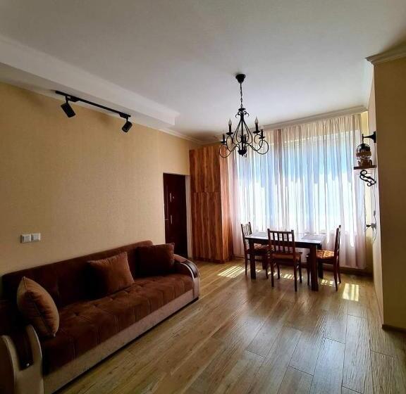 اتاق استاندارد سه نفره, Baqari Inn