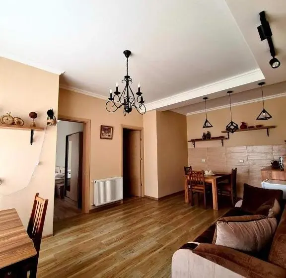 اتاق استاندارد سه نفره, Baqari Inn