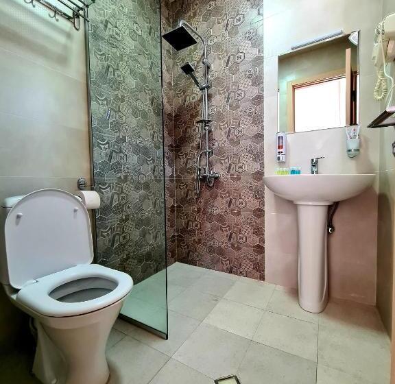 اتاق استاندارد سه نفره, Baqari Inn