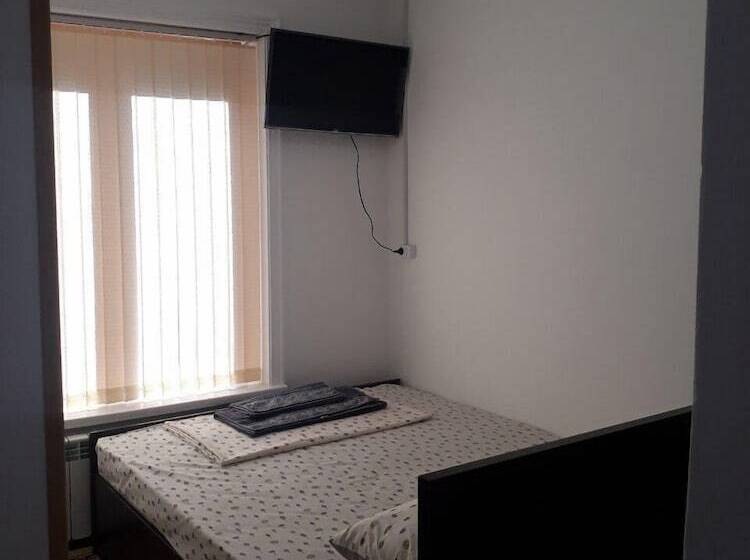 اتاق لوکس, Minorai Xurd