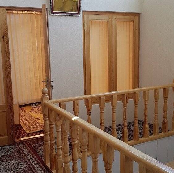 اتاق لوکس, Minorai Xurd