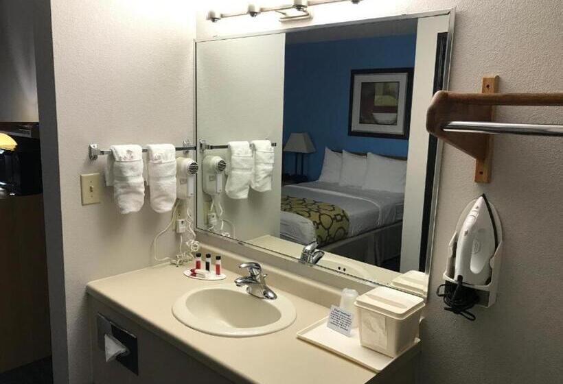 جناح ديلوكس سرير كينج, Baymont By Wyndham Marinette