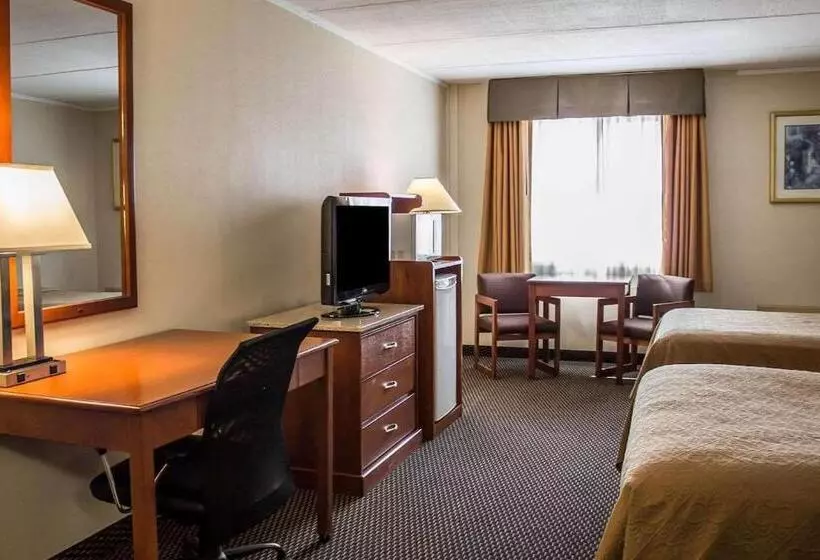 身障者適用クイーンサイズベッドルーム, Baymont By Wyndham Youngstown