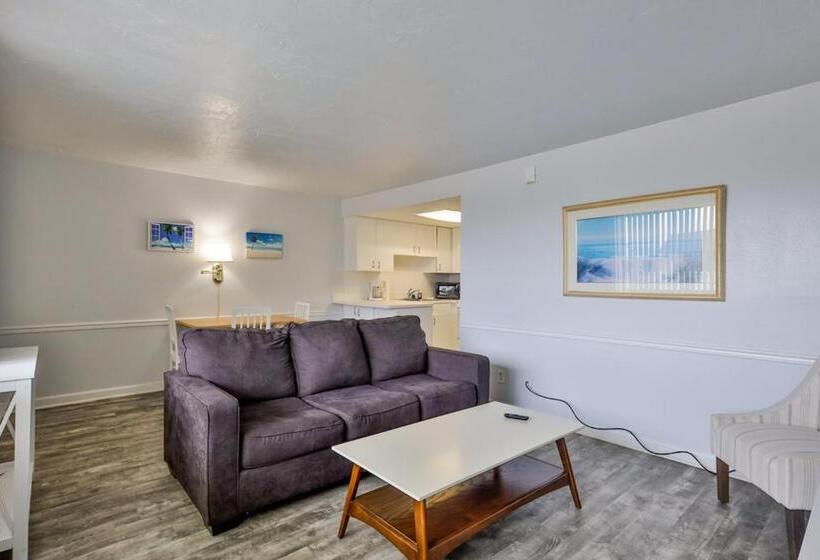 جناح جونيور مطلّ علي البحر, Coastal Waters