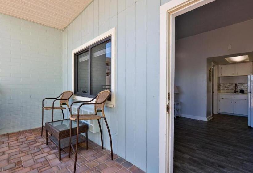 جناح سرير كينج, Coastal Waters