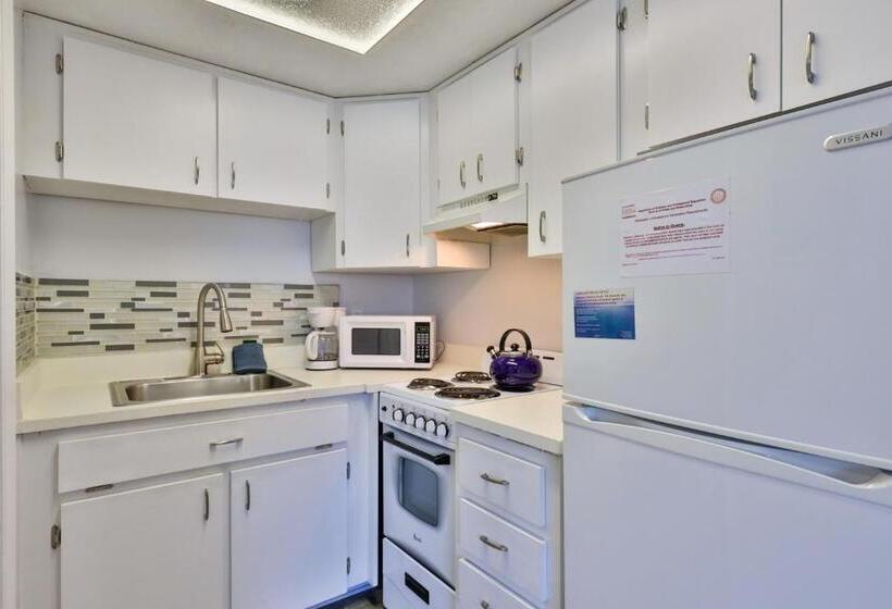 جناح سرير كينج, Coastal Waters