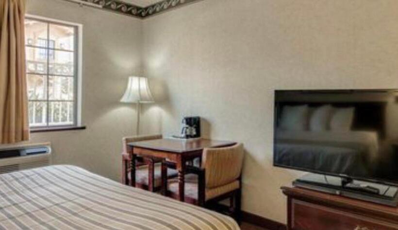 豪华单人间, Econo Lodge Inn & Suites